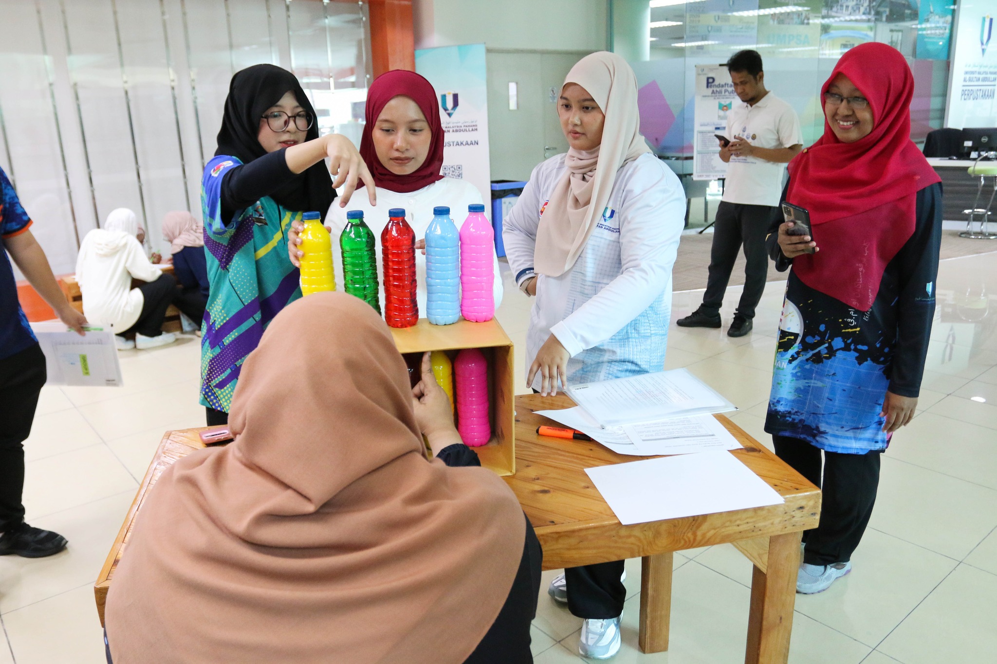 30 Pelajar Teruja Meneroka Ilmu Secara Interaktif di Program Explorace LIB 2025 - 29 Okt 2025